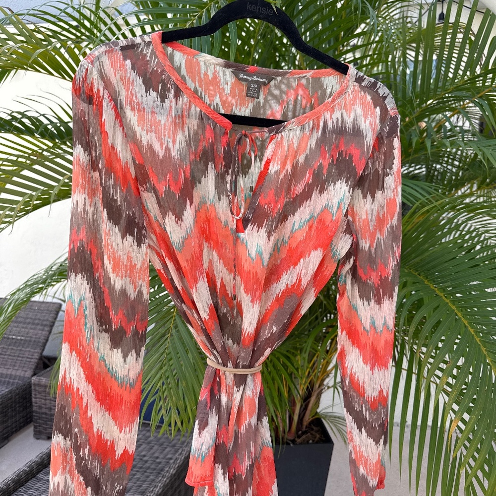 Tommy Bahama Casual Vacation  blouse 100 % silk